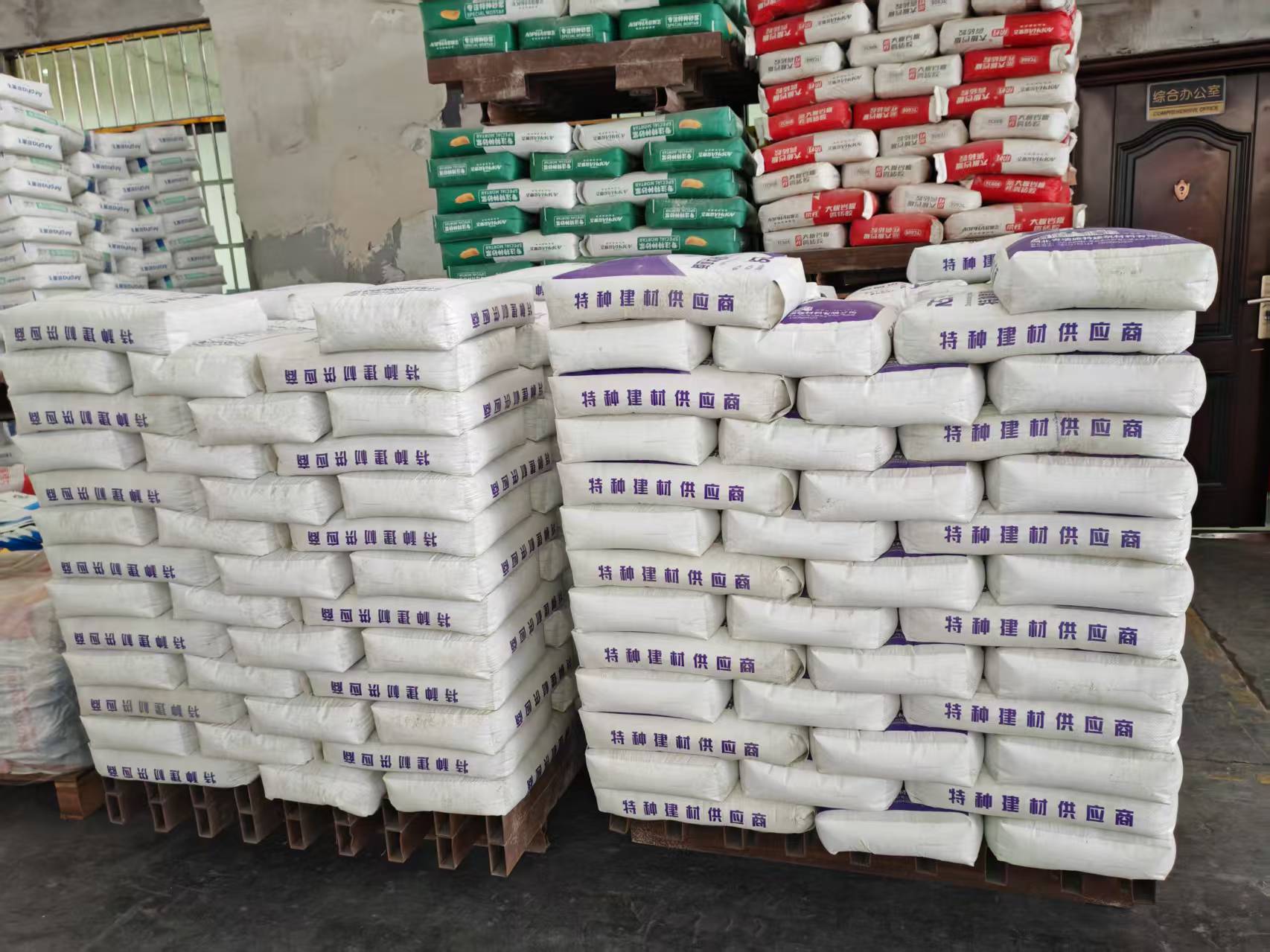 喀喇沁拱顶带模注浆料