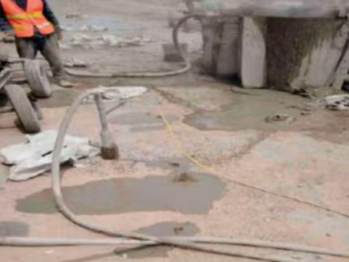 喀喇沁水泥混凝土路面板底注浆技术 路面脱空注浆整治方案